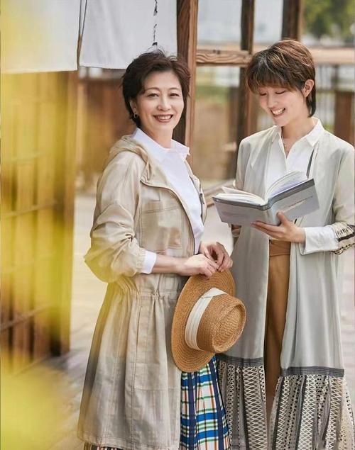 曾宝仪谈爱情观(曾宝仪称已2年多没见曾志伟,他们父女之间的感 曾宝仪谈爱情观(曾宝仪称已2年多没见曾志伟,他们父女之间的感