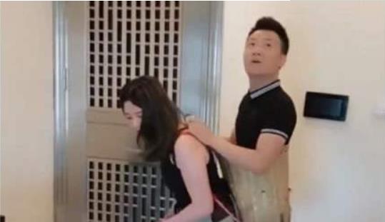 变性手术男变女过动画 变性手术男变女过动画